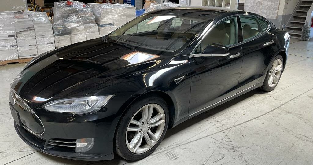 2014-Tesla-00010